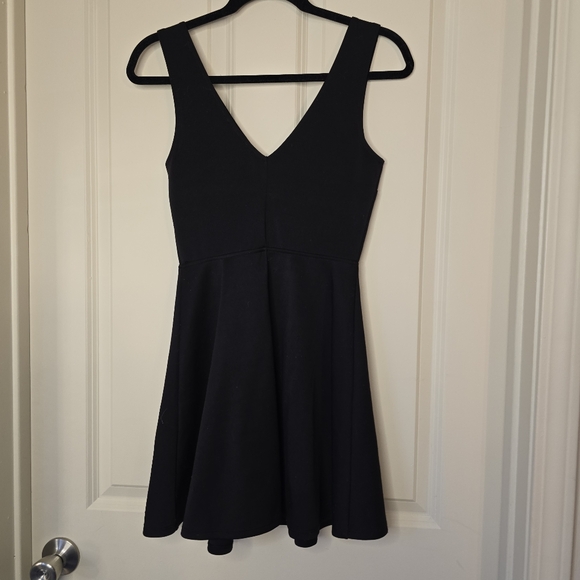 EUC V Neck Skater Dress - Picture 2 of 3